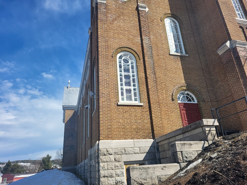 Église catholique Saint-Joseph-de-la-Rivière-Bleue | 25 Rue de lÉglise N, Rivière-Bleue, QC G0L 2B0, Canada | Phone: (418) 862-2805 ext. 380