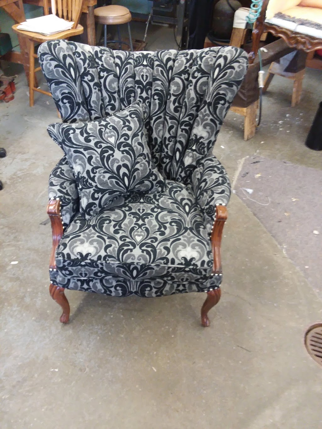 Dons Upholstery Shop | 2612 Range Rd, Port Huron, MI 48060, USA | Phone: (810) 982-9879