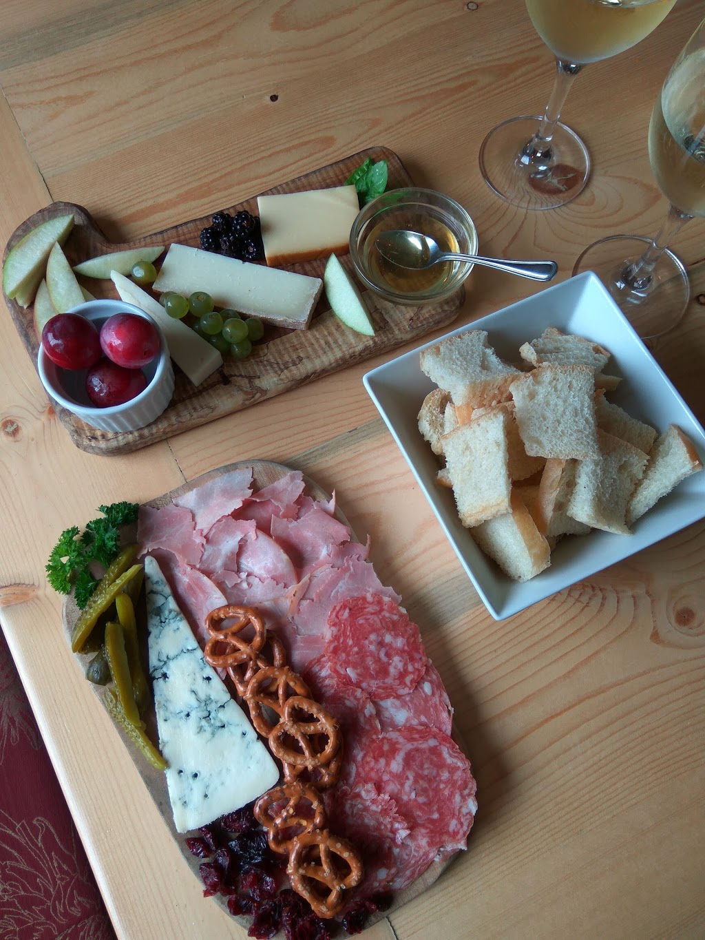 Hilarys Cheese and Wine Bar | 1737 Cowichan Bay Rd, Cowichan Bay, BC V0R 1N1, Canada | Phone: (250) 748-5992