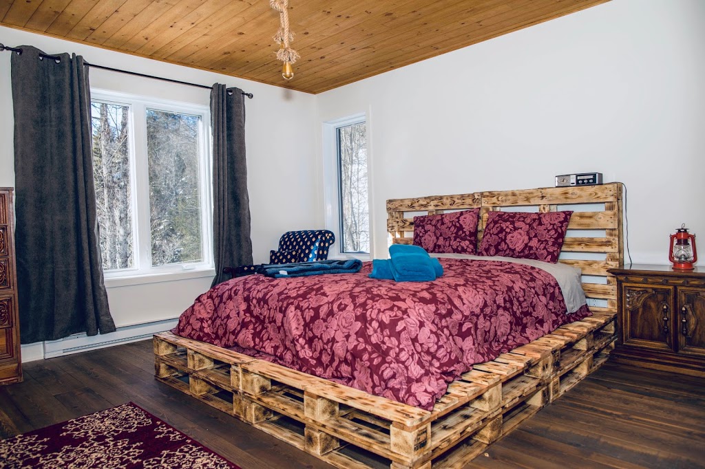 Chalet Belle Roche | Lac-Thurson, Wentworth-Nord, QC J0T 1Y0, Canada | Phone: (514) 998-6491