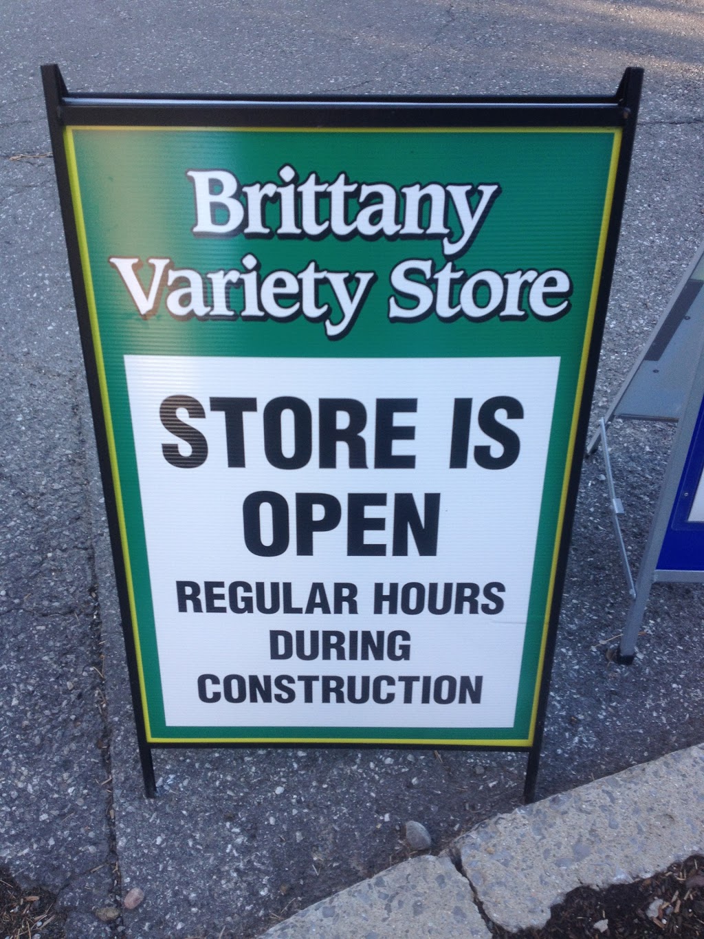 Brittany Grocery | 230 Brittany Dr, Ottawa, ON K1K 0R6, Canada | Phone: (613) 746-6527