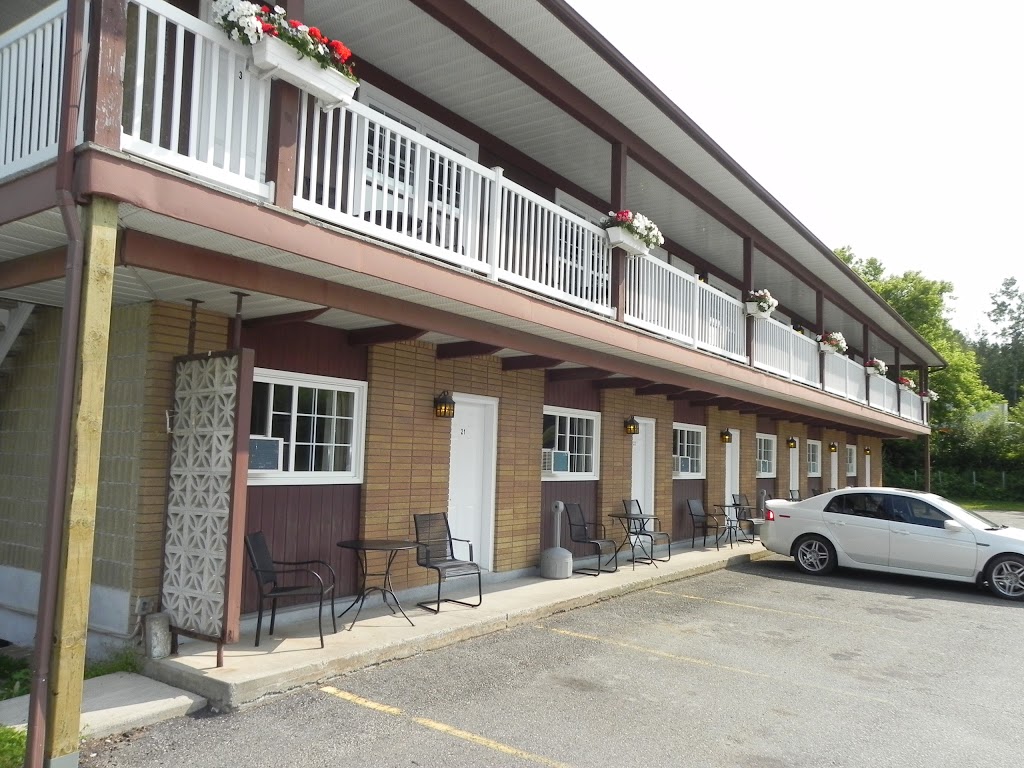 Motel Le Sabre | 6478 Boul Bourque, Sherbrooke, QC J1N 1H3, Canada | Phone: (819) 864-4231