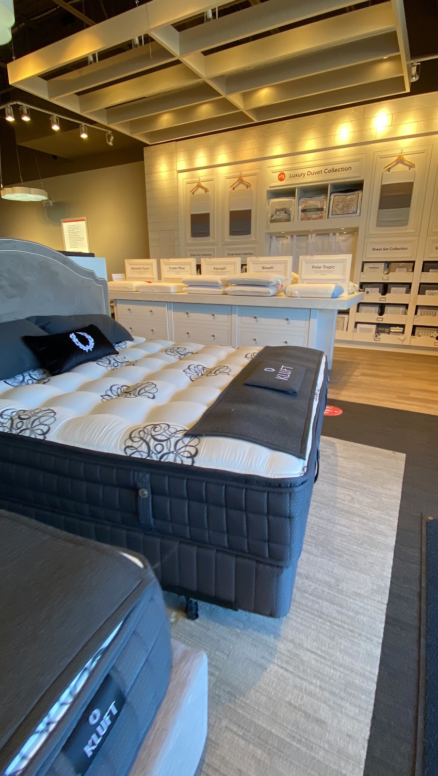 Sleep Country Canada | 32700 South Fraser Way, Abbotsford, BC V2T 4M5, Canada | Phone: (604) 852-3300