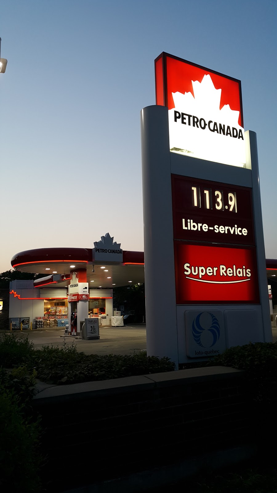 Petro-Canada | 7515 Boulevard Saint-Michel, Montréal, QC H2A 3A3, Canada | Phone: (514) 729-0892