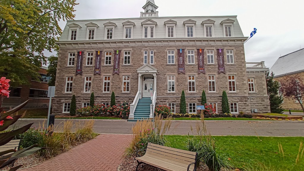 Mairie de Saint-Eustache | 145 Rue Saint-Louis, Saint-Eustache, QC J7R 1X9, Canada | Phone: (450) 974-5000