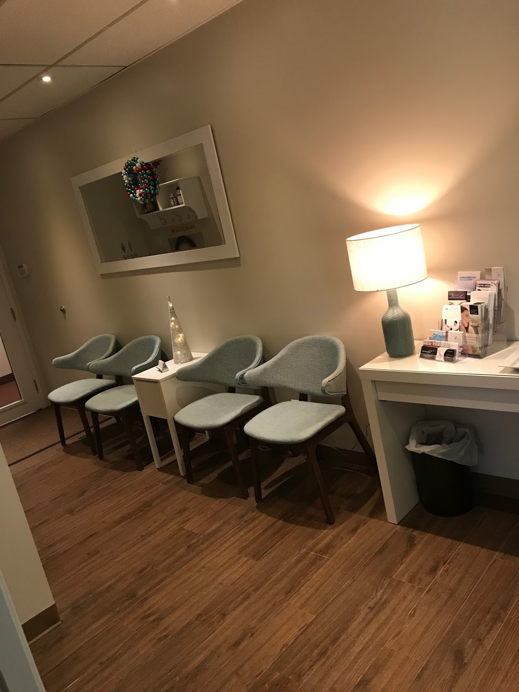 Electrolyse Et Spa Beauté De Laval Inc | 1717 Boulevard Saint-Martin O #350, Laval, QC H7S 1N2, Canada | Phone: (450) 682-6556