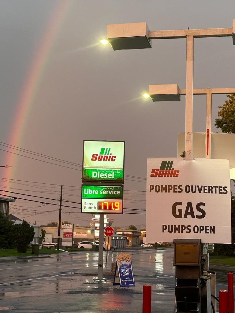 Dépanneur HARKARTAR | 695 Rue des Carrières, Saint-Jean-sur-Richelieu, QC J3B 2N7, Canada | Phone: (514) 416-0023