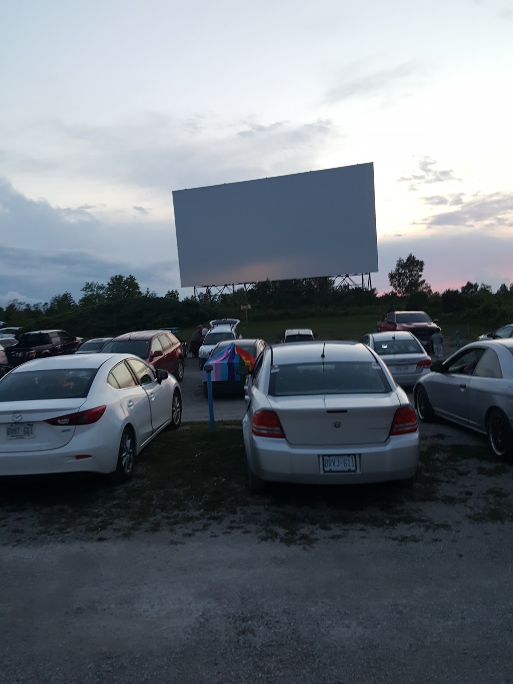 Sunset Barrie Drive-in Theatre | 134 4 Line S, Shanty Bay, ON L0L 2L0, Canada | Phone: (705) 487-3758