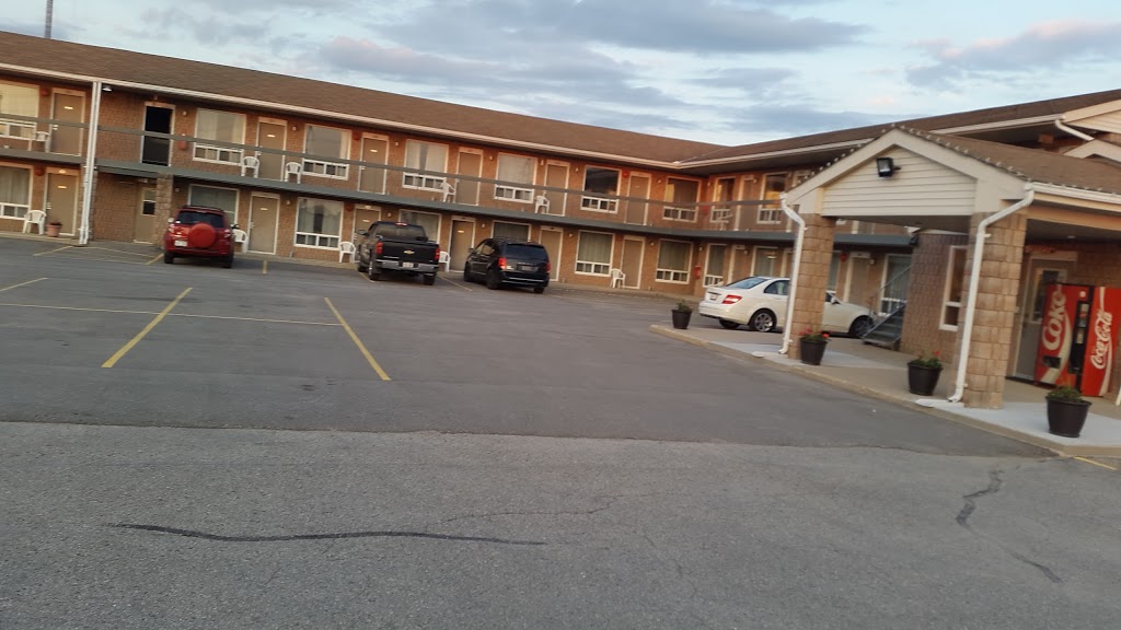 Strathroy Motor Inn | 28540 Centre Rd, Strathroy, ON N7G 3H6, Canada | Phone: (519) 245-4480