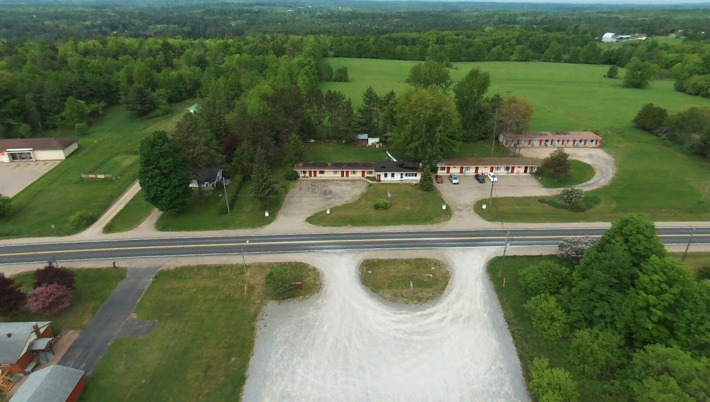 Pine Tree Motel - !UNDER NEW MANAGEMENT! | 8663 ON-60, Eganville, ON K0J 1T0, Canada | Phone: (613) 628-3403