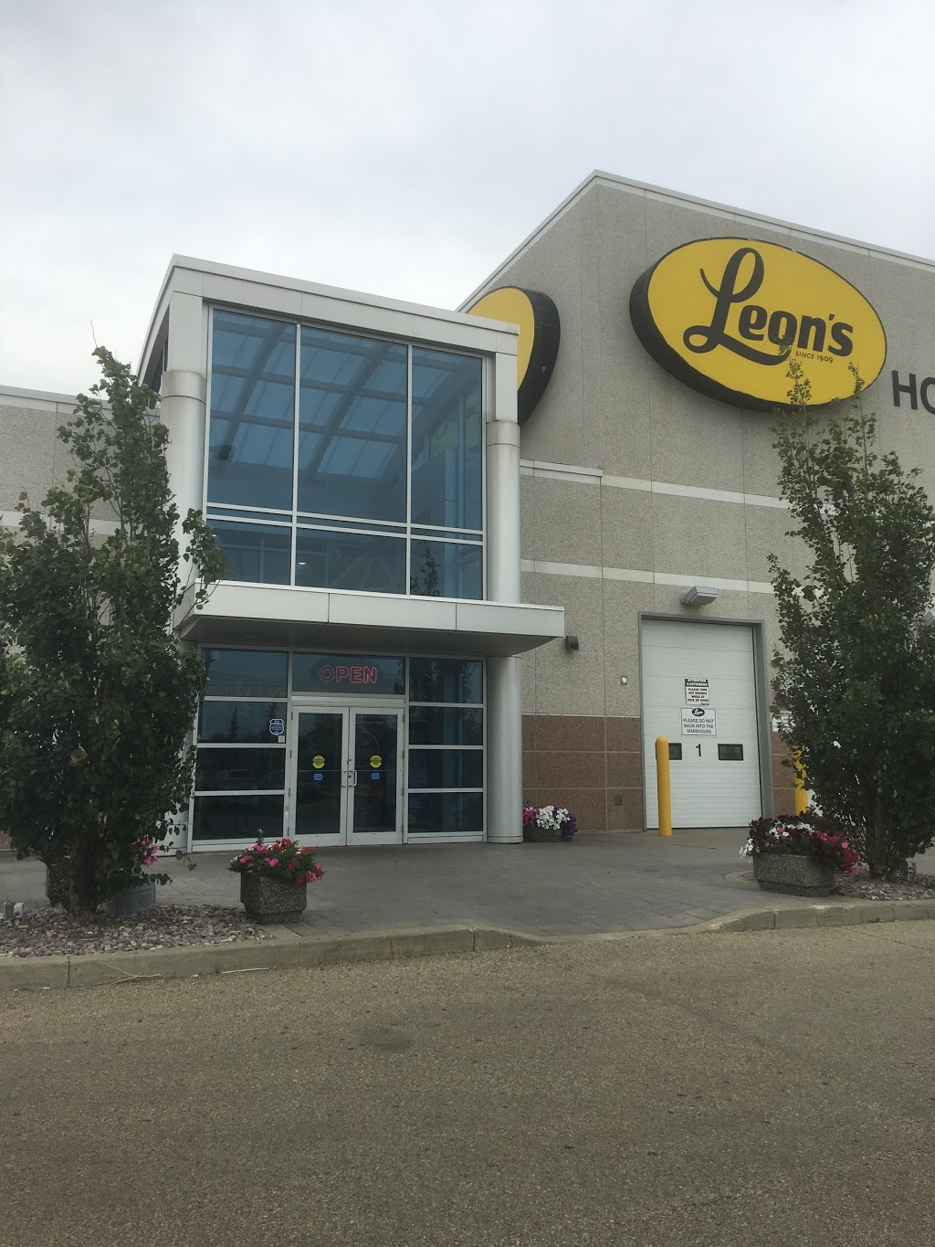 Leons Furniture | 4939 52 Ave NW, Edmonton, AB T6B 3L5, Canada | Phone: (780) 468-5511