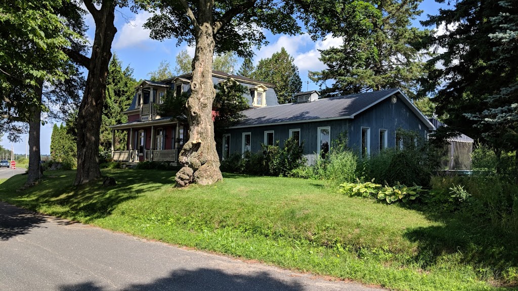 William Wentworth Domain | 325 Chemin de la Rivière, Saint-Félix-de-Kingsey, QC J0B 2T0, Canada | Phone: (819) 848-2291