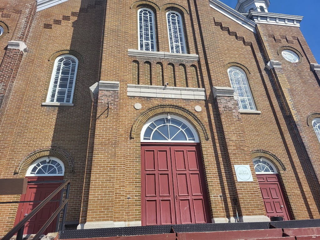 Église catholique Saint-Joseph-de-la-Rivière-Bleue | 25 Rue de lÉglise N, Rivière-Bleue, QC G0L 2B0, Canada | Phone: (418) 862-2805 ext. 380