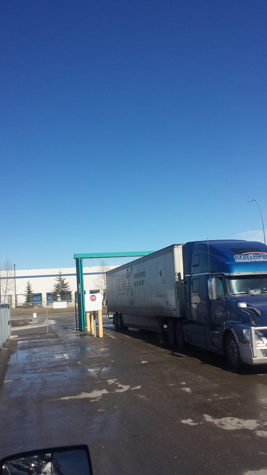 Quik X Transportation Inc. | 234040 Wrangler Rd, Calgary, AB T1X 0K2, Canada | Phone: (403) 299-6644