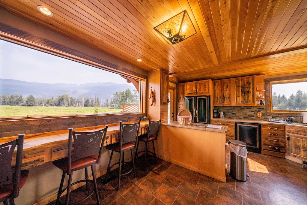 Elk River Lodge | 6003 Diamond B Ranch Rd, Sparwood, BC V0B 2G3, Canada | Phone: (239) 877-0567