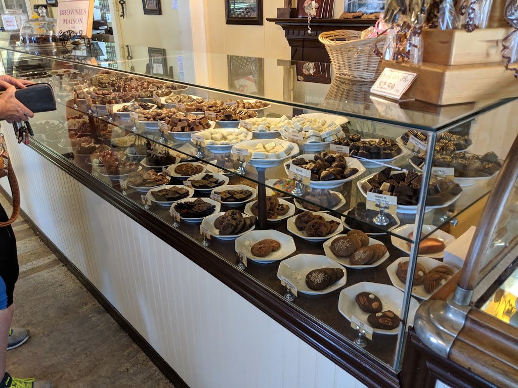 La Chocolaterie Du Village | 2215 Route du Fleuve, Les Éboulements, QC G0A 2M0, Canada | Phone: (418) 635-1651