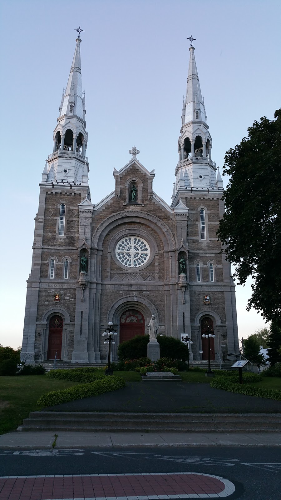 St Anne of Varennes Basilica | 30 Rue de la Fabrique, Varennes, QC J3X 1R1, Canada | Phone: (450) 652-2441