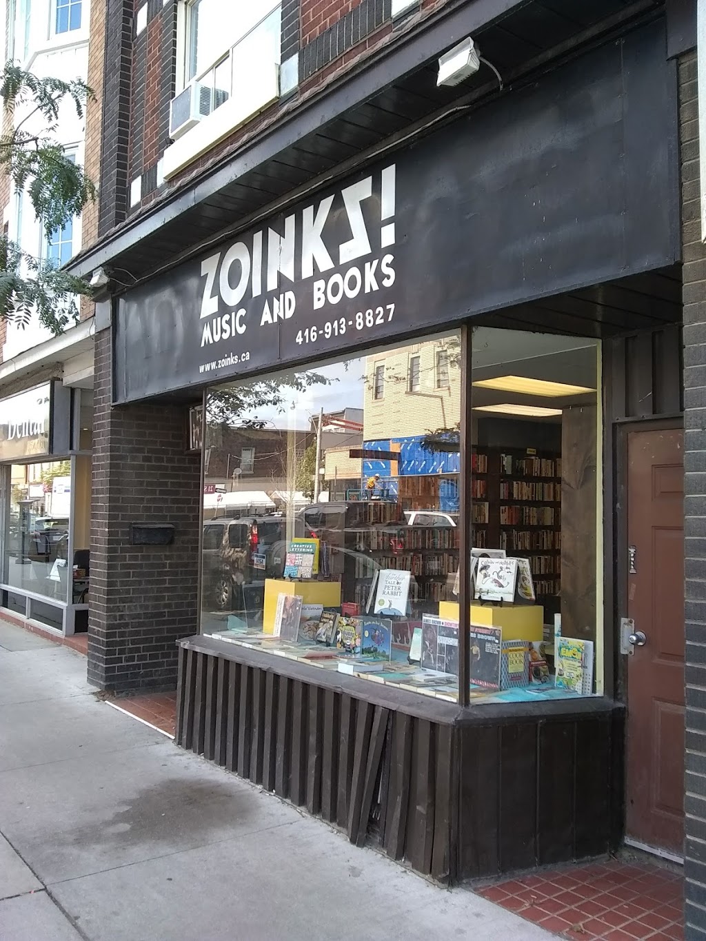 Zoinks Music and Books | 1019 Bloor St W, Toronto, ON M6H 1M1, Canada | Phone: (416) 913-8827