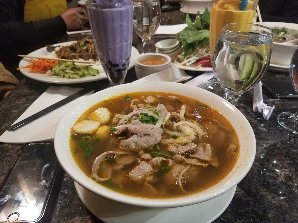 Quynh Vietnamese Cuisine | 2555 32 St NE #335, Calgary, AB T1Y 7J6, Canada | Phone: (403) 291-2099