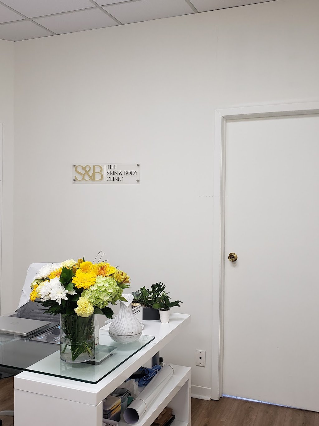 The Skin & Body Clinic | 380A Speers Rd Unit 203, Oakville, ON L6K 2G2, Canada | Phone: (289) 962-2788