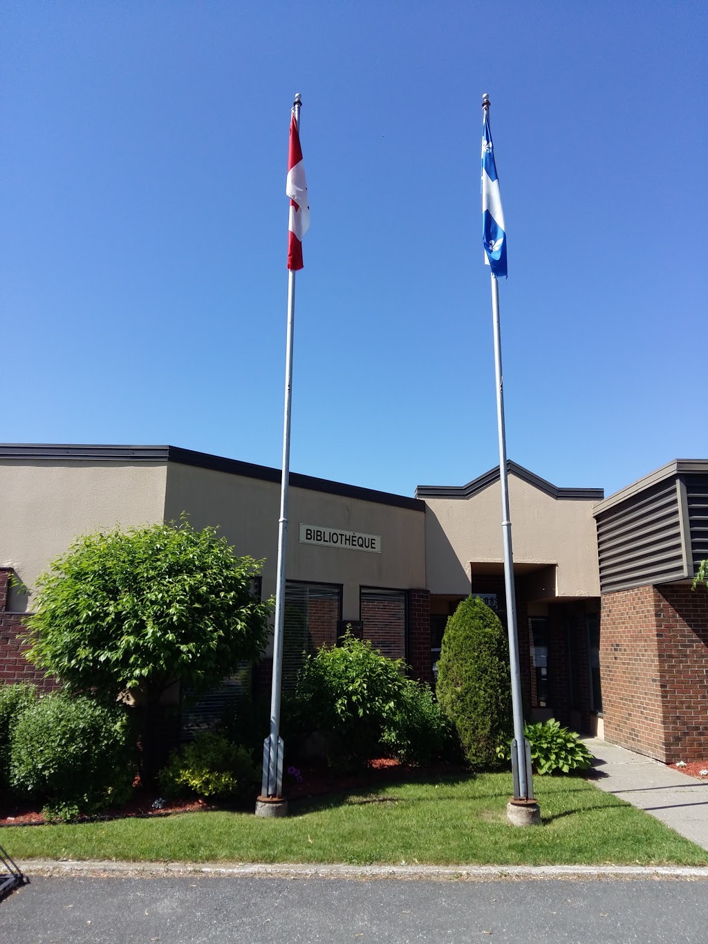 Library De Saint-Eugène | 1063 Rang de lÉglise, Saint-Eugène-de-Grantham, QC J0C 1J0, Canada | Phone: (819) 396-2332