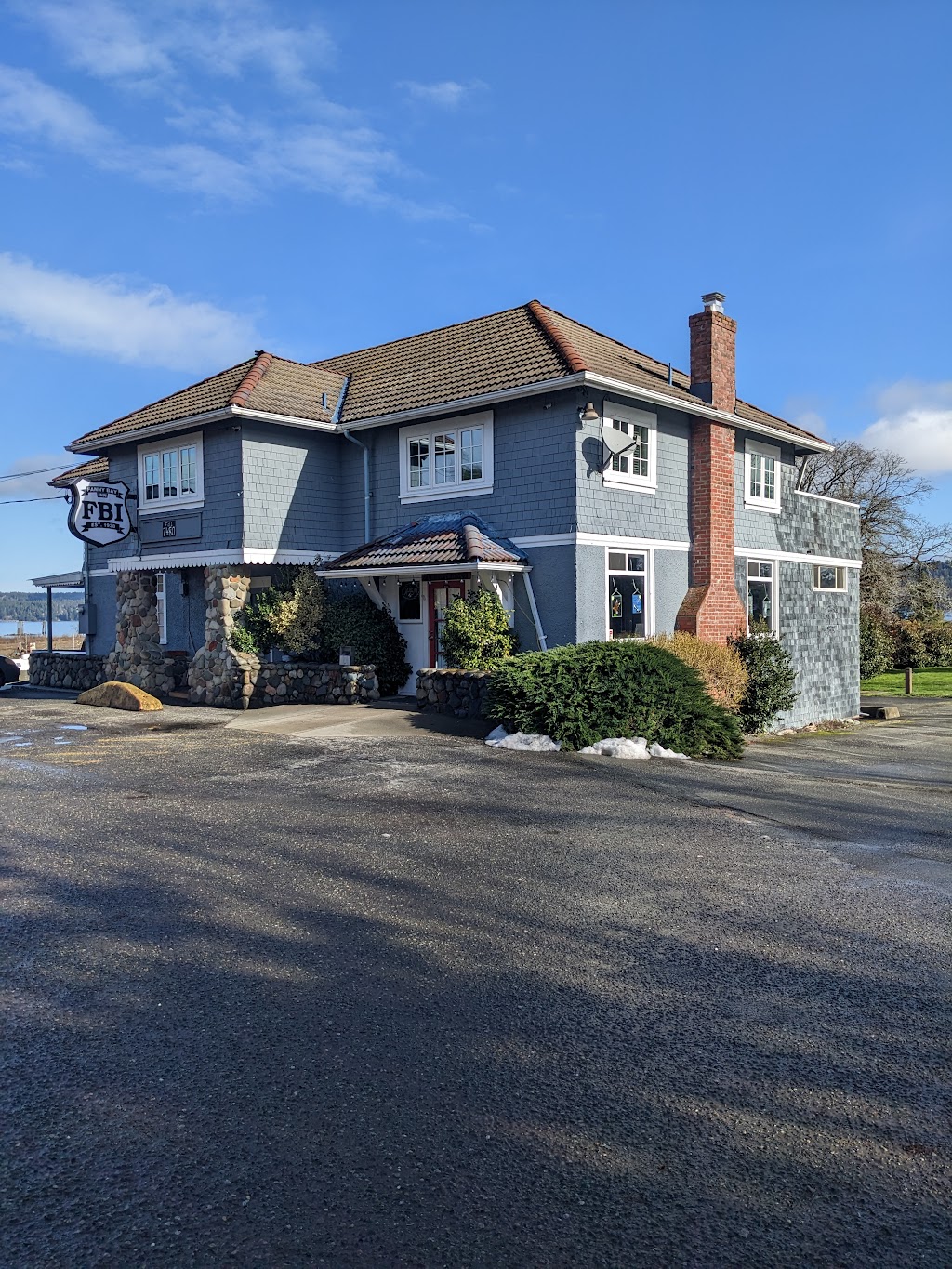 Fanny Bay Inn | 7480 Island Hwy S, Fanny Bay, BC V0R 1W0, Canada | Phone: (250) 335-2323