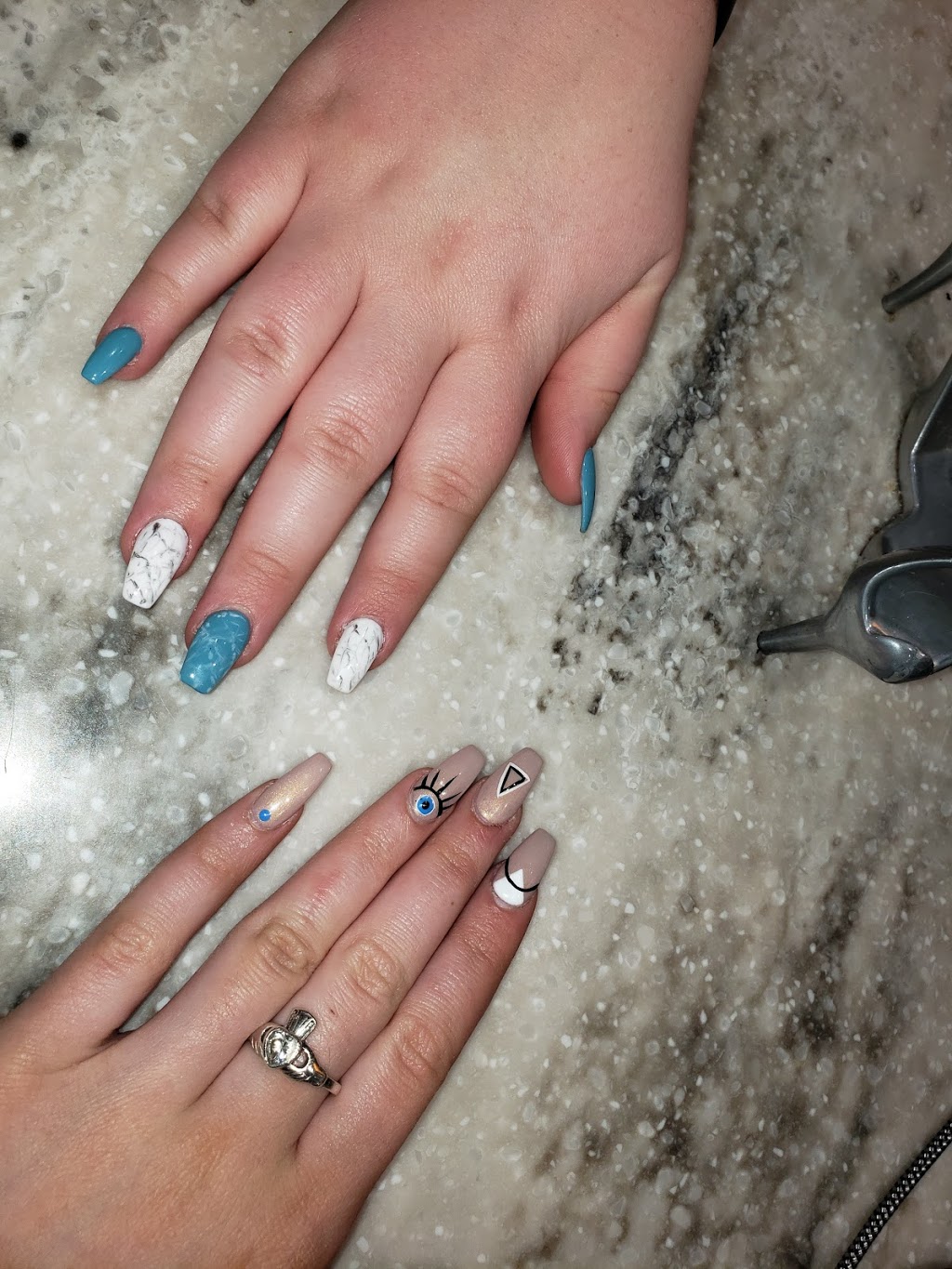 Royal Nails And Spa | 161 Colborne St W, Brantford, ON N3T 1L2, Canada | Phone: (519) 304-9044