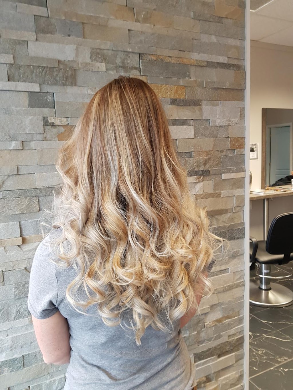 Coiffure Pour Elle Bois-des-Filion | 410 Bd Adolphe-Chapleau, Bois-des-Filion, QC J6Z 1H7, Canada | Phone: (450) 621-0223