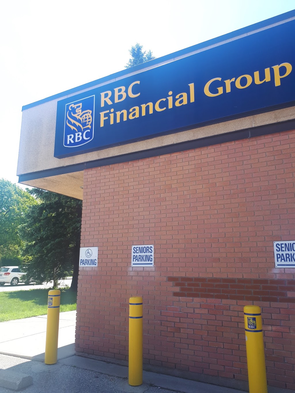 RBC Royal Bank | 68 Victoria St, Clinton, ON N0M 1L0, Canada | Phone: (519) 482-3926