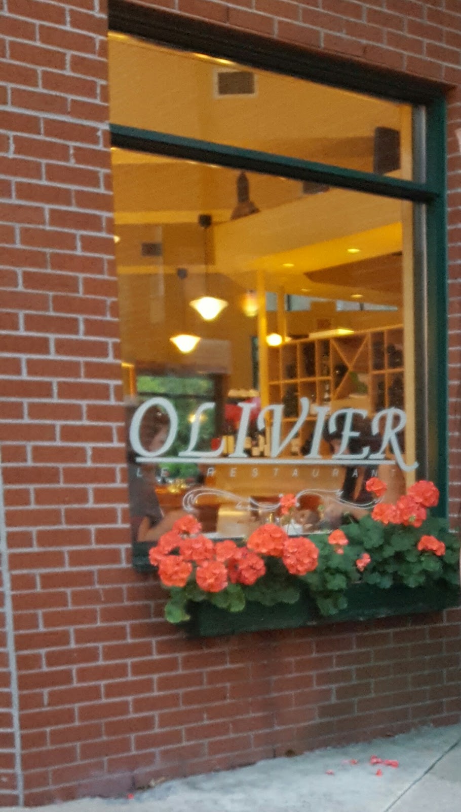 Restaurant Olivier | 679 Rue Adoncour, Longueuil, QC J4G 2M6, Longueuil, QC J4G 2M6, Canada | Phone: (450) 646-3660