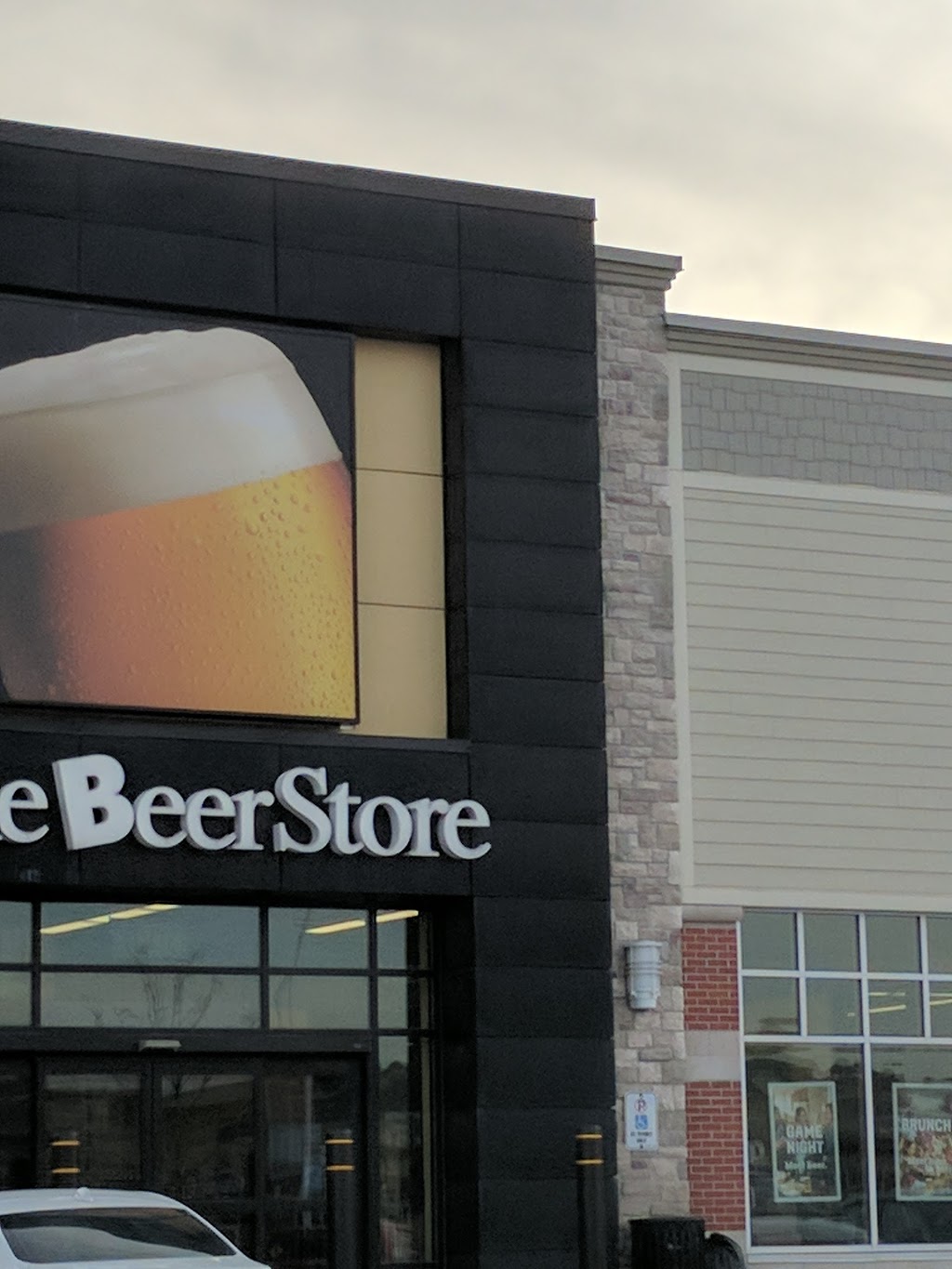 Beer Store | 1470 Major MacKenzie Dr W, Maple, ON L6A 4H6, Canada | Phone: (905) 417-1411