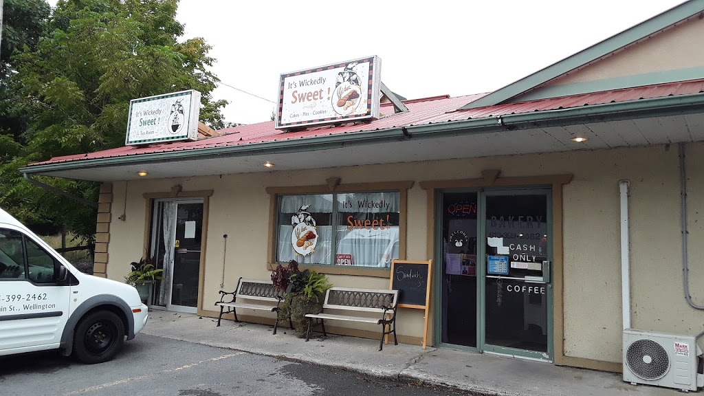 RockN Rogers Pizzeria | 186 Wellington Main St, Wellington, ON K0K 3L0, Canada | Phone: (613) 399-9090