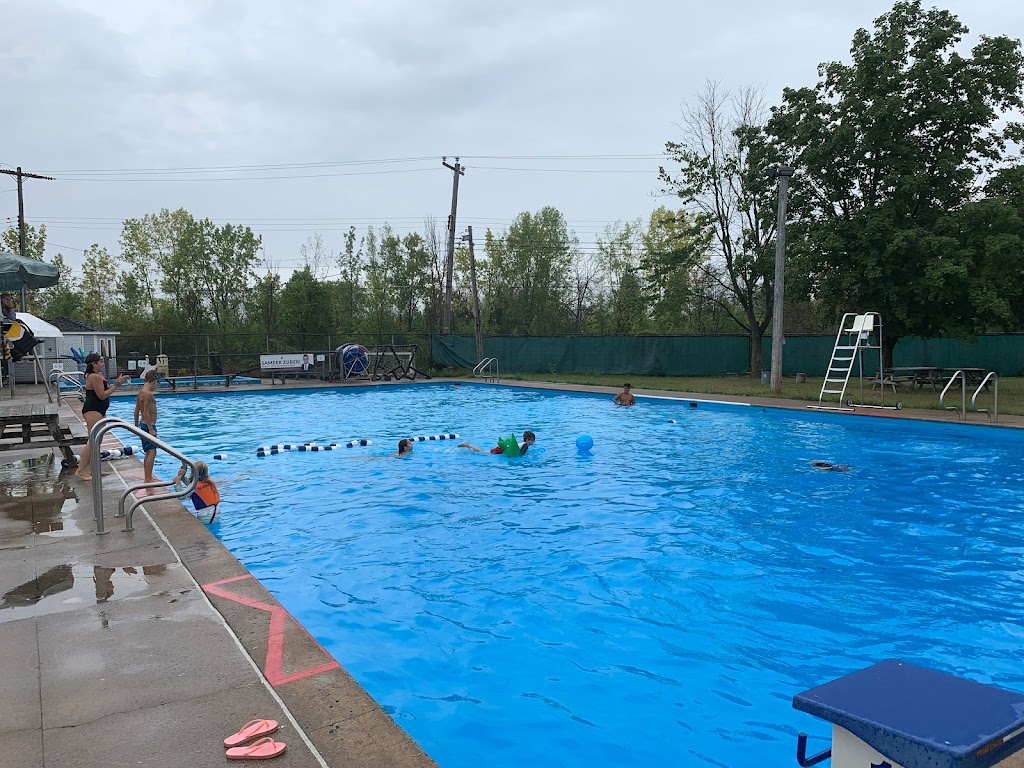 Briarwood Swimming Pool | 12421 Rue Pavillon, Pierrefonds, QC H8Z 1M6, Canada | Phone: (514) 699-5348