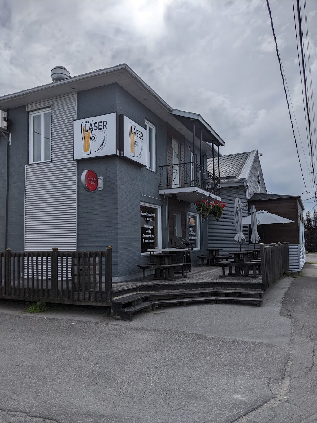 Pub Le Laser - Microbrasserie Saint-Honoré | 683 Rue de lHôtel-de-Ville, Saint-Honoré, QC G0V 1L0, Canada | Phone: (418) 673-3171