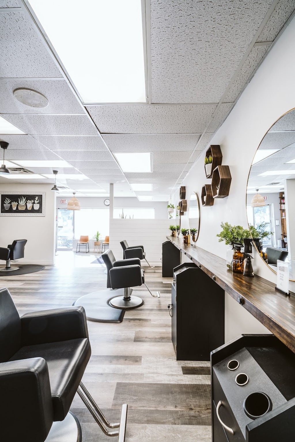 Hair Connection | 937 Queen St, Kincardine, ON N2Z 2Y2, Canada | Phone: (519) 396-7487