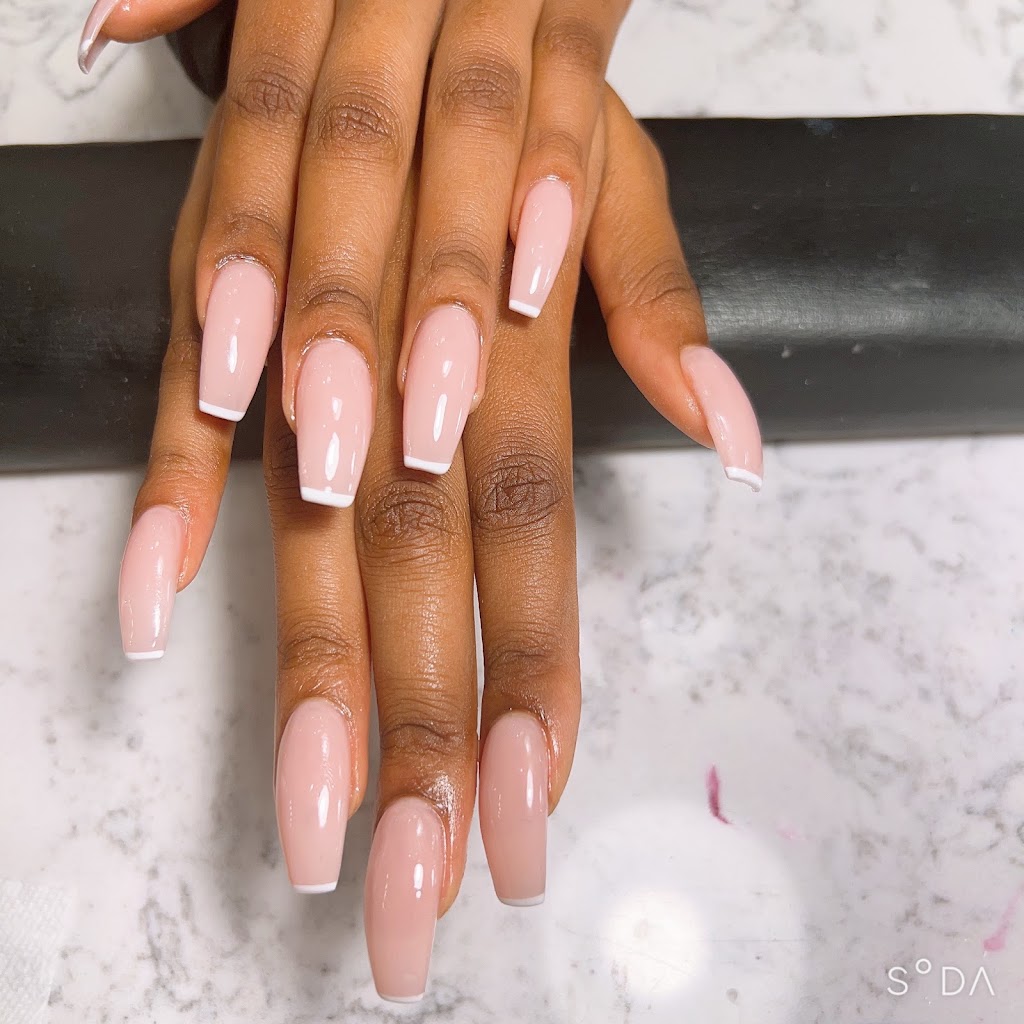 Ongles Lotus Blanc | 1090 Rang Saint-François, Terrebonne, QC J6Y 1Z5, Canada | Phone: (579) 637-3366