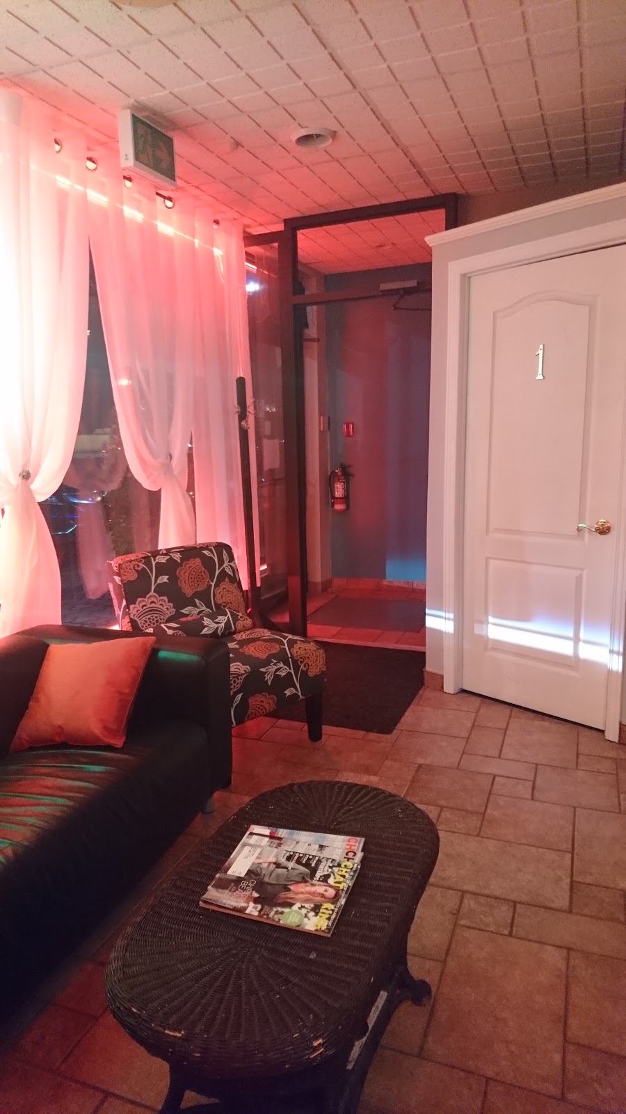 Bronzage De La Cite | 7161 Bd Cousineau, Saint-Hubert, QC J3Y 8N2, Canada | Phone: (450) 286-0690