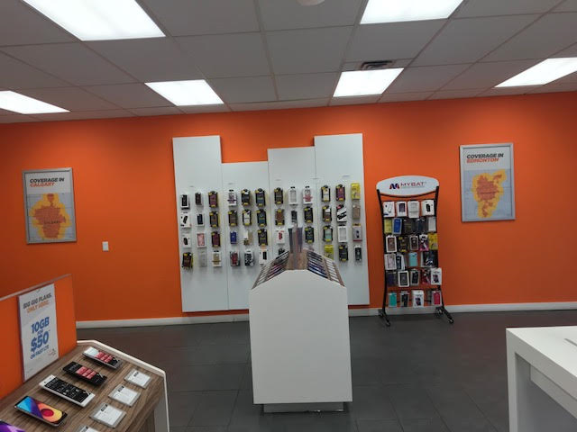 Freedom Mobile | 13708 Castle Downs Rd NW, Castle Downs Shopping Centre, Edmonton, AB T5X 4H7, Canada | Phone: (780) 457-7300