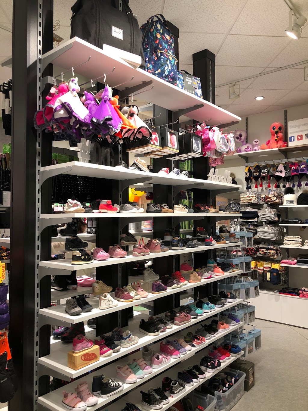 Chaussures Panda (Boucherville) | LES PROMENADES MONTARVILLE, 1001 Boulevard de Montarville, Boucherville, QC J4B 6P5, Canada | Phone: (450) 655-6435