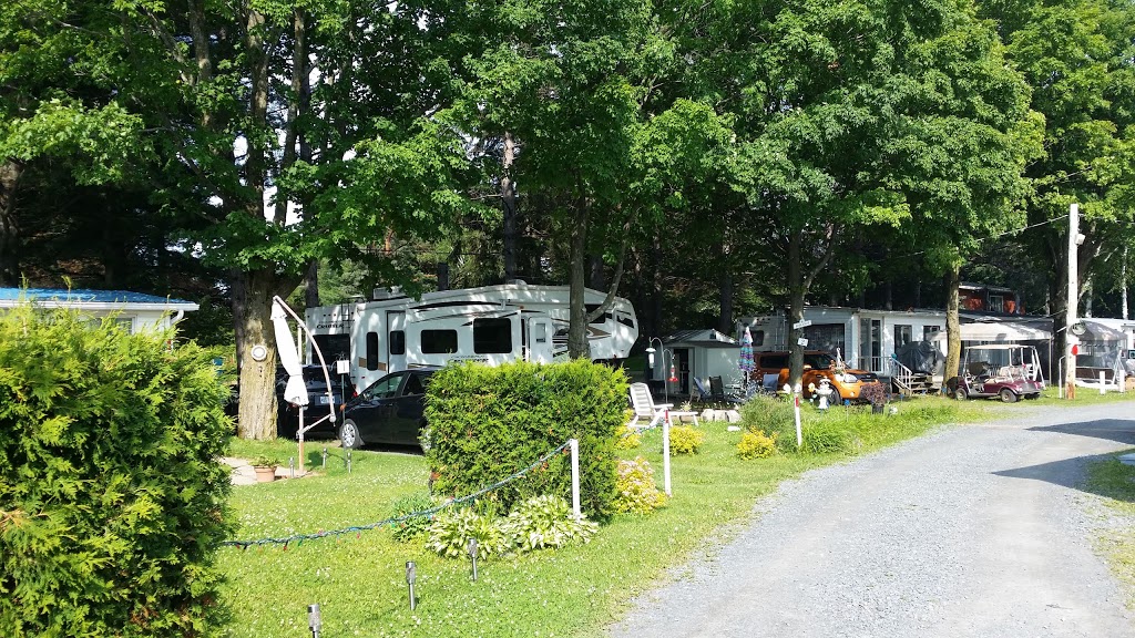 Camping les lions dor | 310 Avenue Ringuette, Saint-Étienne-des-Grès, QC G0X 2P0, Canada | Phone: (819) 535-4124