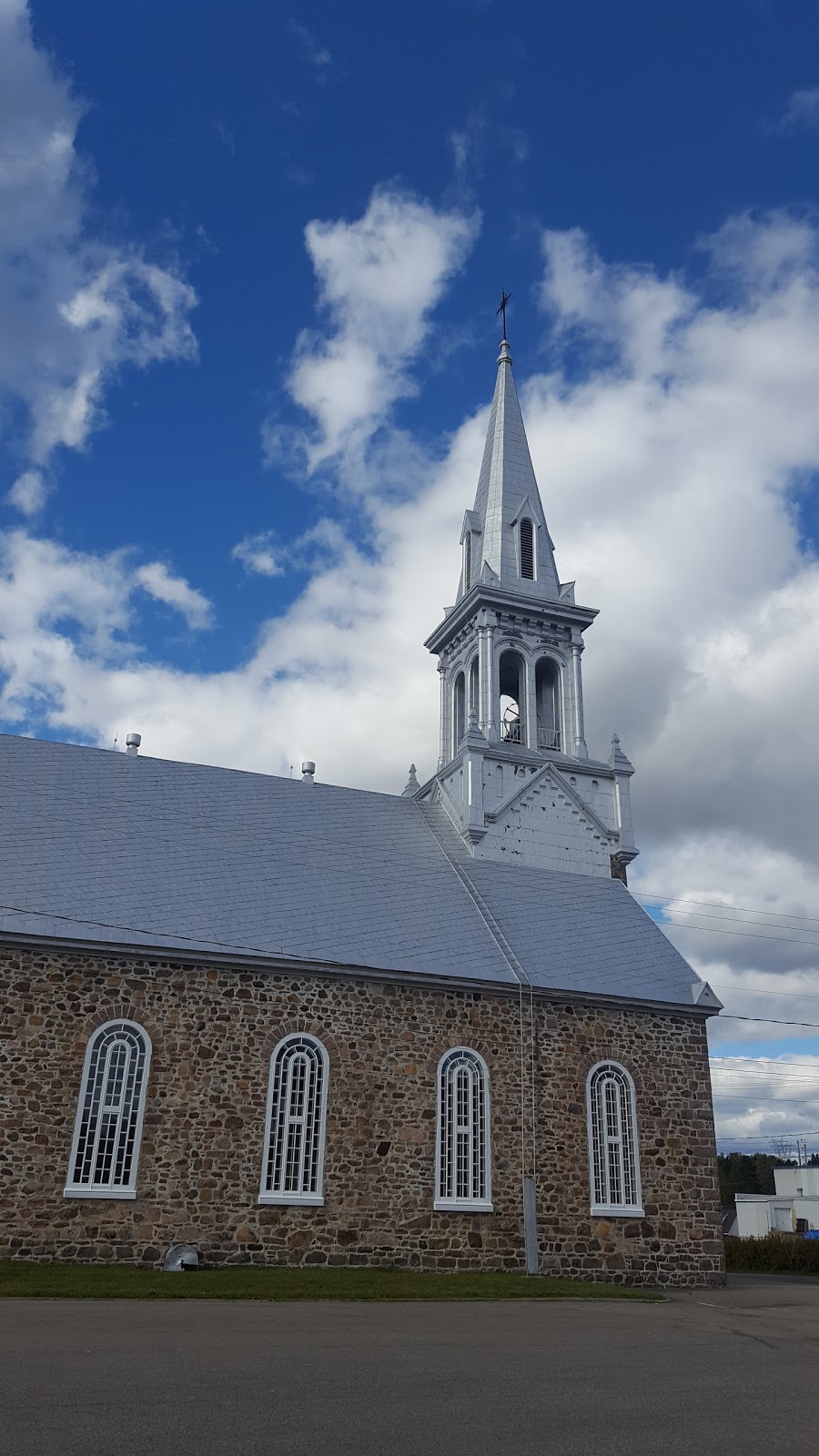 Marché Bonichoix Épicerie Y&Z inc. | 299 Avenue Royale, Saint-Tite-des-Caps, QC G0A 4J0, Canada | Phone: (418) 823-2314