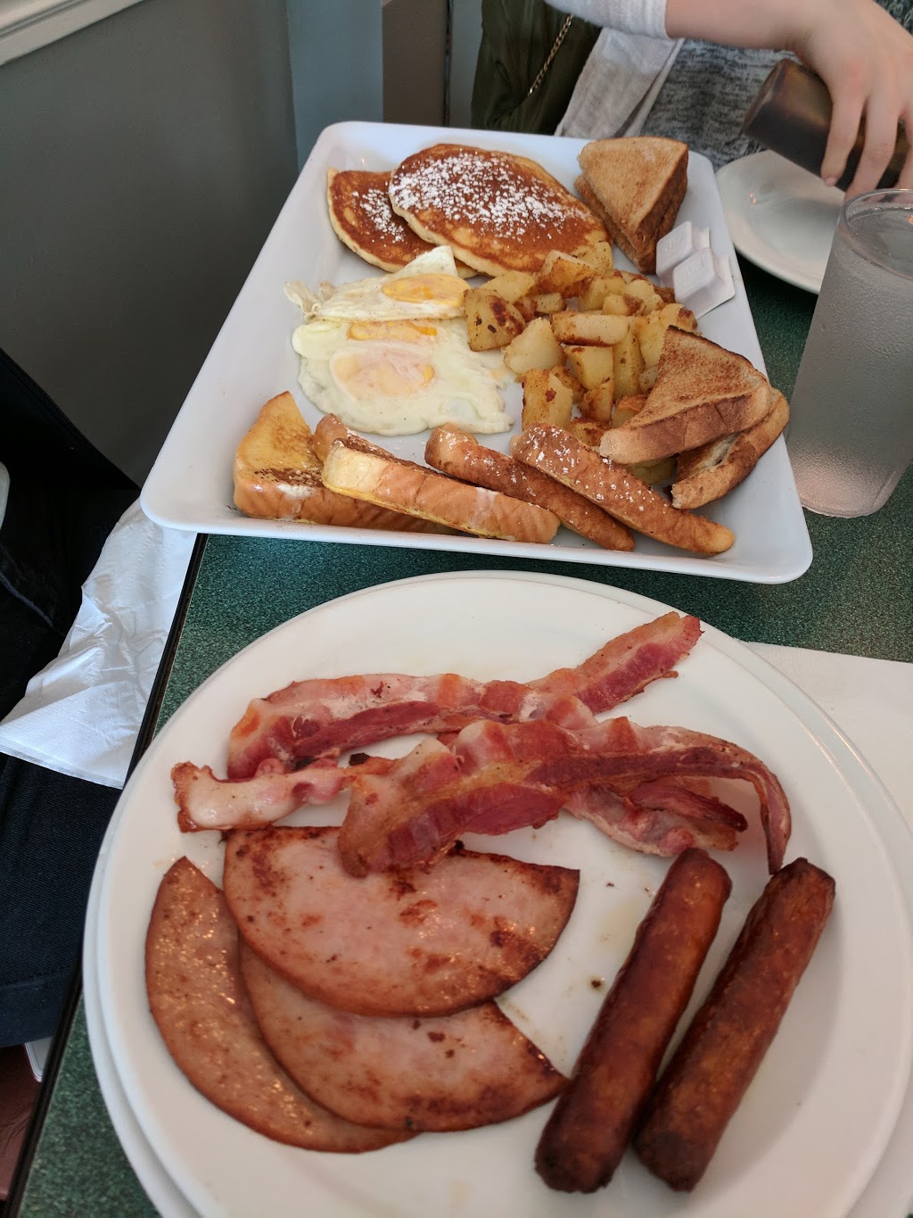 MGrills Diner | 125 Clarke Rd, London, ON N5W 5W1, Canada | Phone: (519) 455-0005