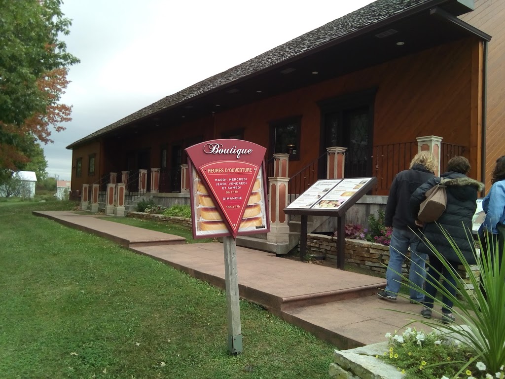 Fromagerie Du Champ à la Meule inc. | 3601 Rue Principale, Notre-Dame-de-Lourdes, QC J0K 1K0, Canada | Phone: (450) 753-9217