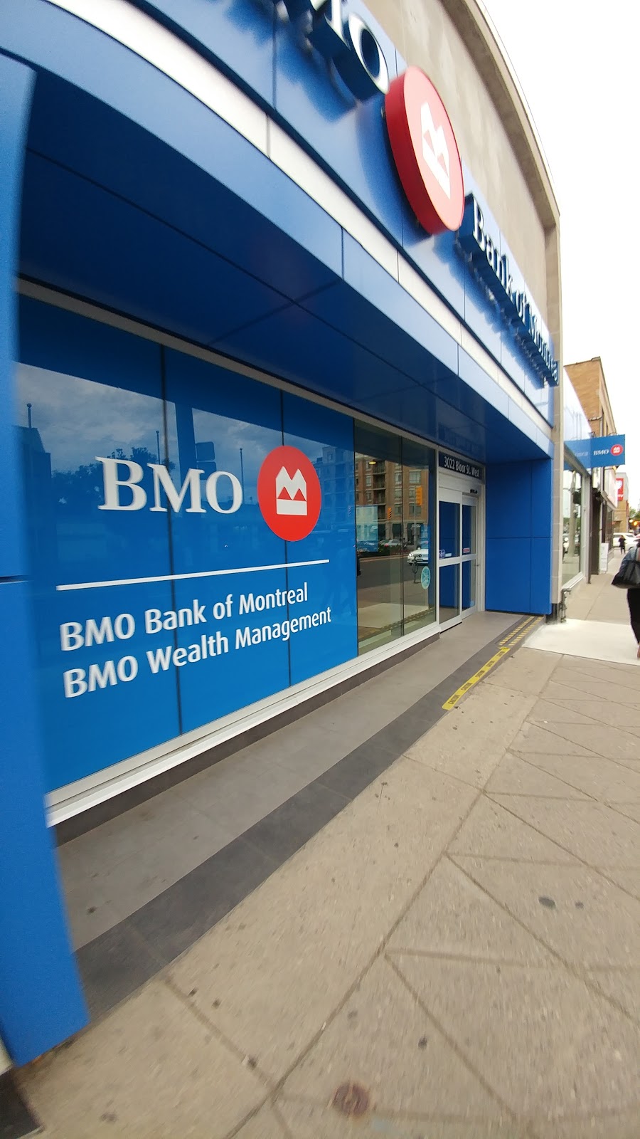 BMO Bank of Montreal | 3022 Bloor St W, Etobicoke, ON M8X 1C4, Canada | Phone: (416) 231-2255