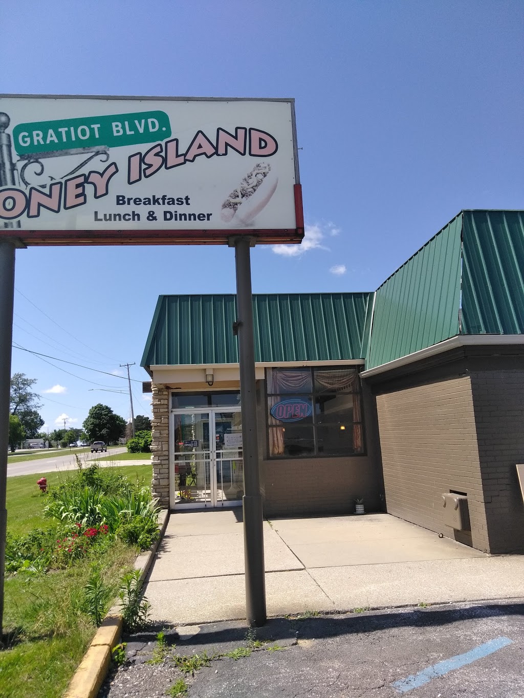 Gratiot Boulevard Coney Island | 100 Gratiot Blvd, Marysville, MI 48040, USA | Phone: (810) 216-6754