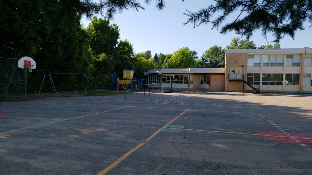 École Joseph-Henrico | 20 Rue Maughan, Baie-dUrfé, QC H9X 3C9, Canada | Phone: (514) 855-4213