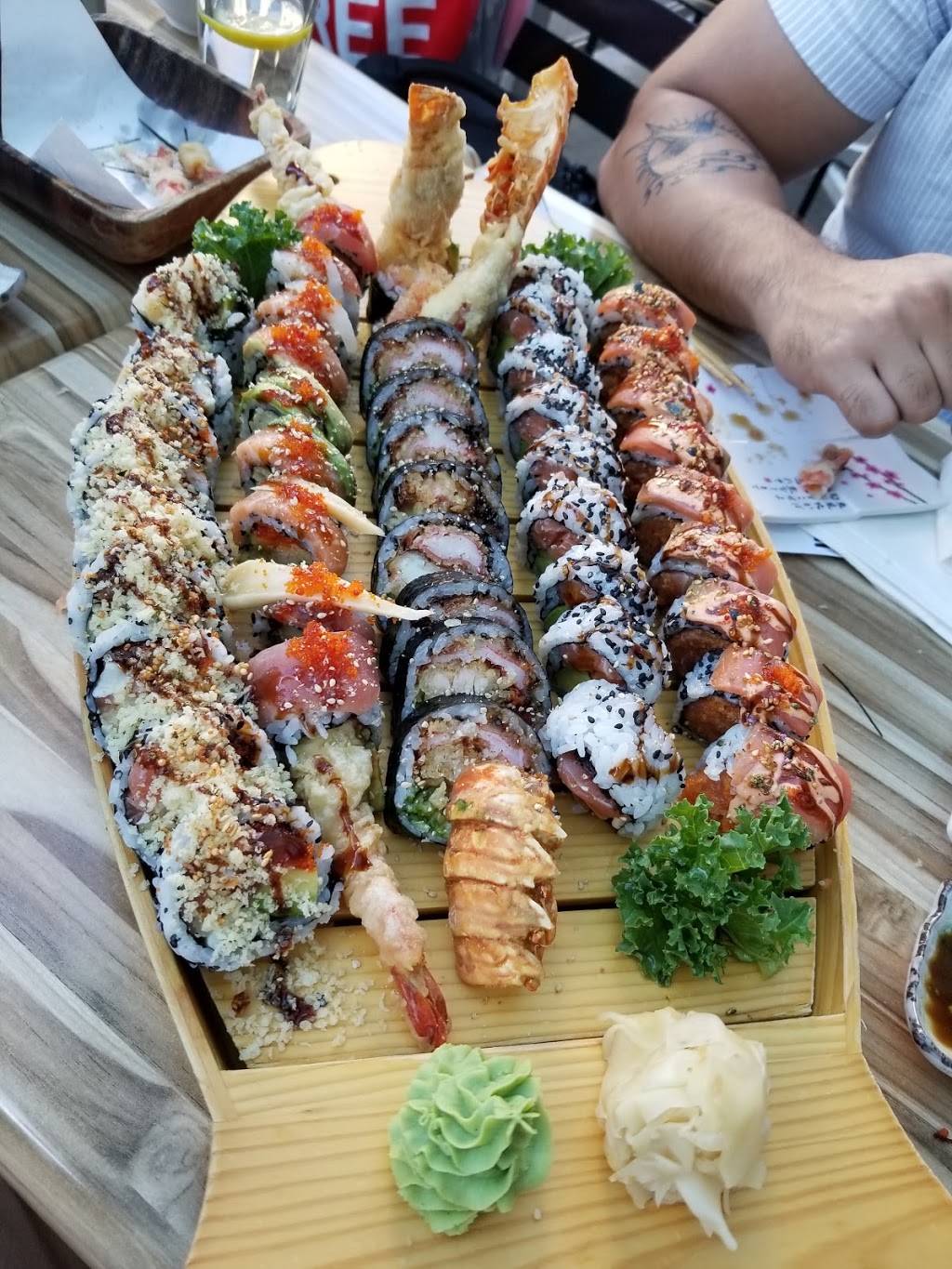 Mi•Ne Sushi | 325 Bremner Blvd, Toronto, ON M5V 3V3, Canada | Phone: (416) 623-1975