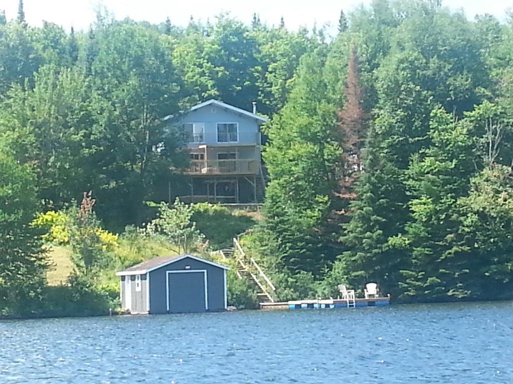 Chalet Le Pelican | 348 Chemin des Pélicans, Lac-Supérieur, QC J0T 1J0, Canada | Phone: (438) 498-5647