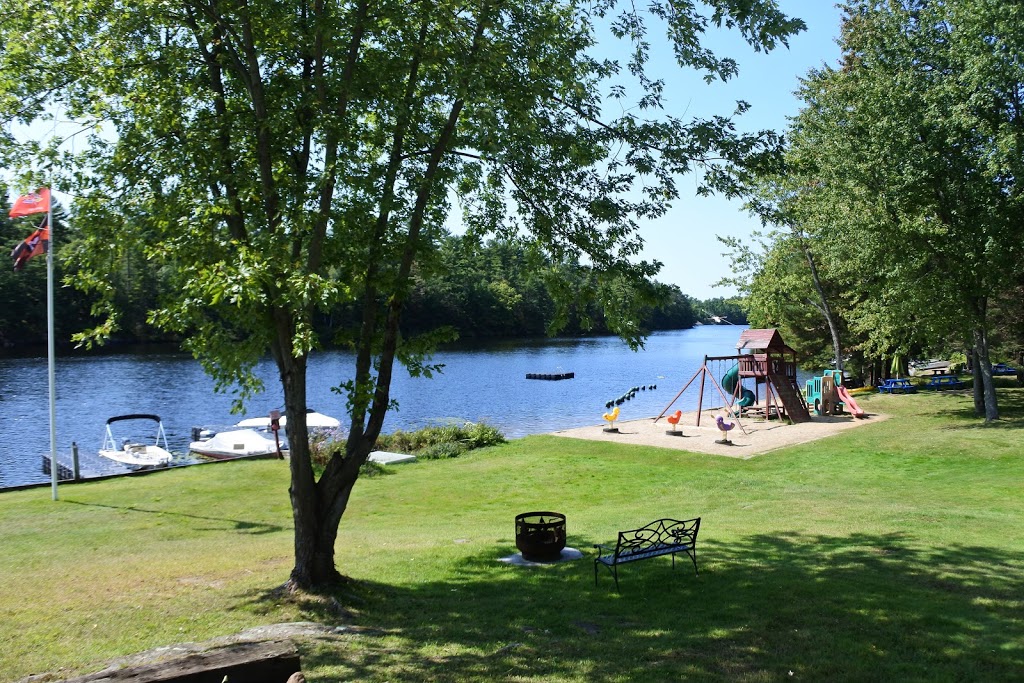 Inn On The Lake Country Park | 1323 N Muldrew Lake Rd, Gravenhurst, ON P1P 1R2, Canada | Phone: (705) 687-2364