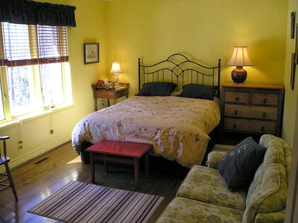 Ridgemoor Bed and Breakfast | 902 Shaver Rd, Ancaster, ON L9G 3K9, Canada | Phone: (905) 648-0116